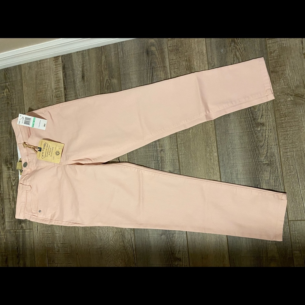 Democracy woman pants.Super comfortable,have myself two pairs.